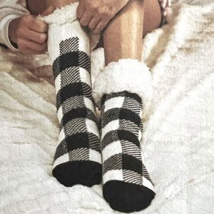 Pudus Lifestyle Co. Sustainable Recycled Plush Plaid Sherpa Slipper Socks